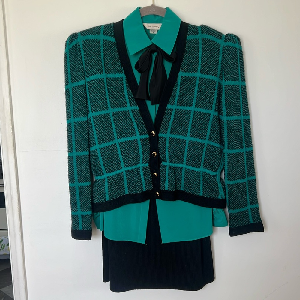 Vintage St. John Green knit Skirt Set with Gold Accents size 6